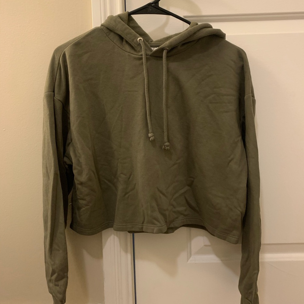 Cropped army green sweatshirt